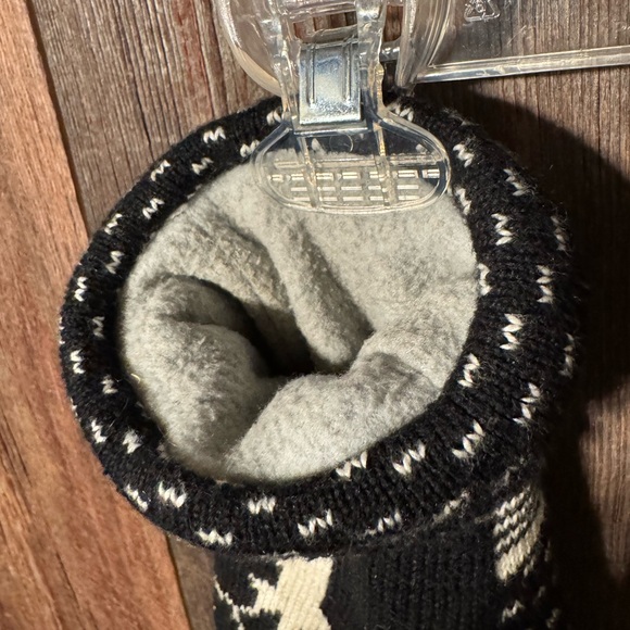 Mackinac Mittens Knit with Deer Pattern Back and White - Picture 6 of 6